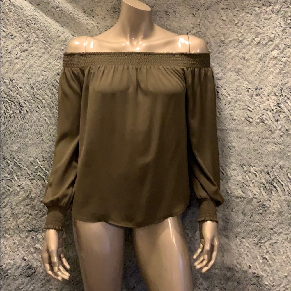 Sassy, Off- shoulder blouse